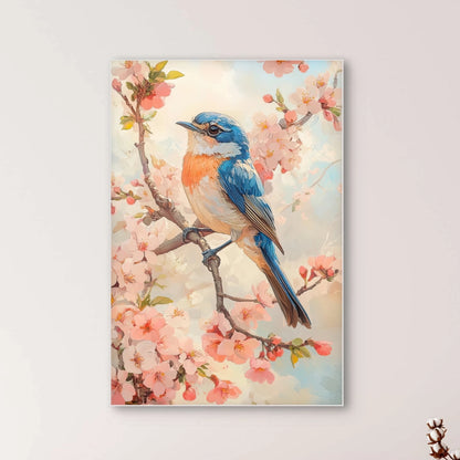 Detail van blauw vogeltje op tak met roze bloesem tegen zachte pastelachtergrond
