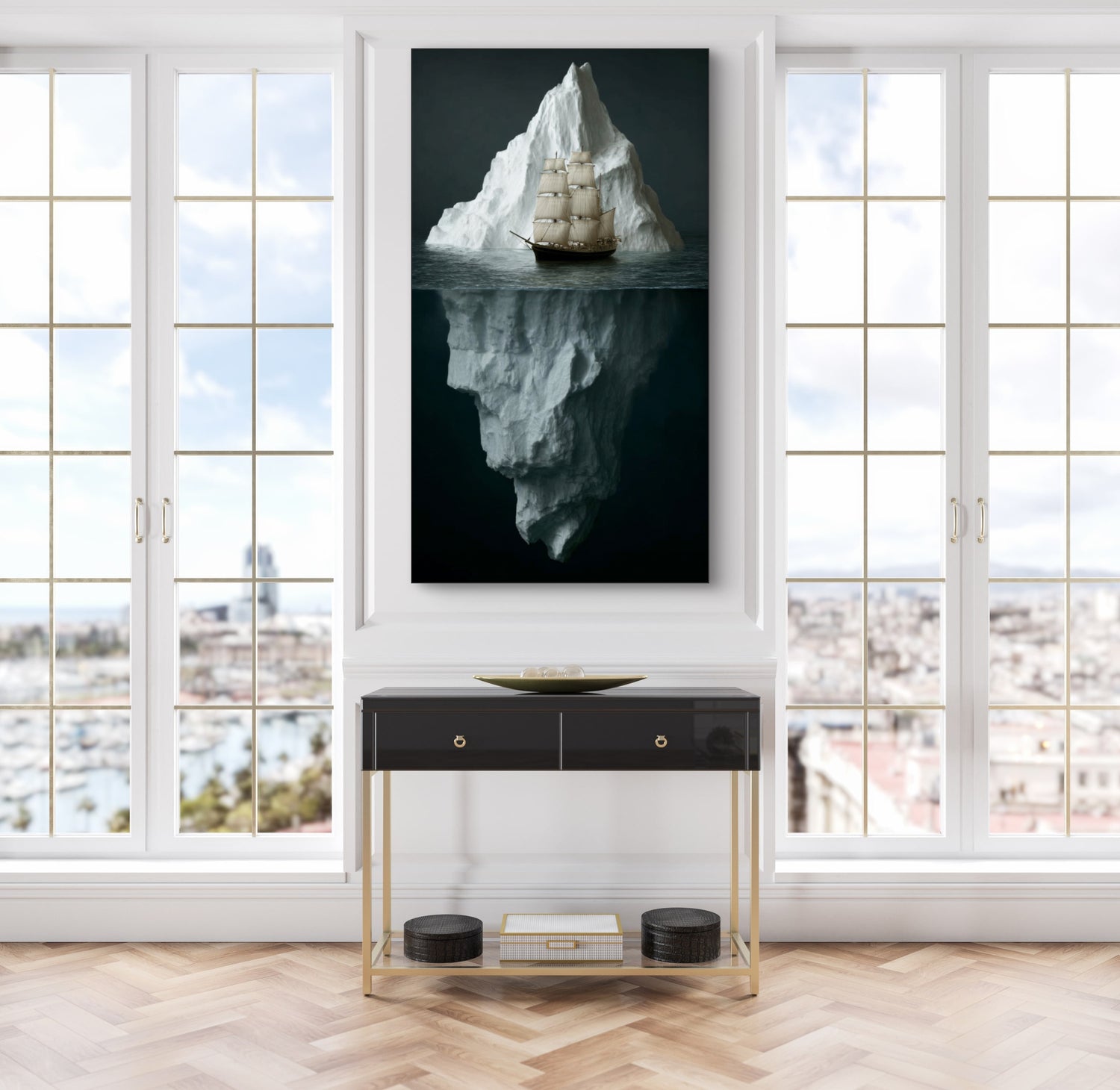 Fotokunst van schip en ijsberg aan de muur in lichte kamer met grote ramen
