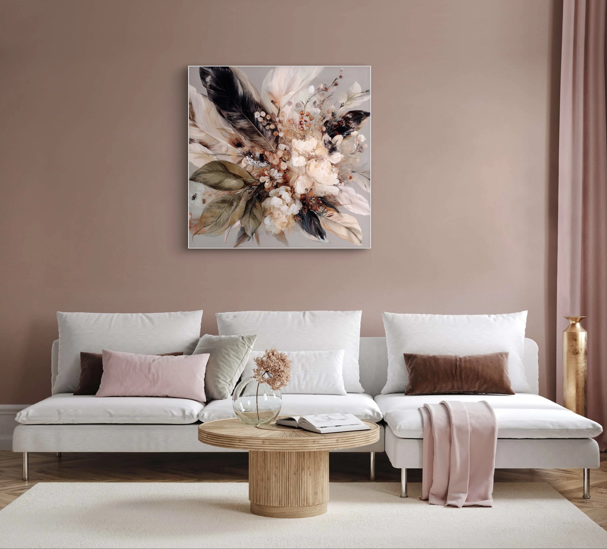 Mock-up van kunstwerk Pluimroos aan de muur boven lichte bank met roze accenten 
