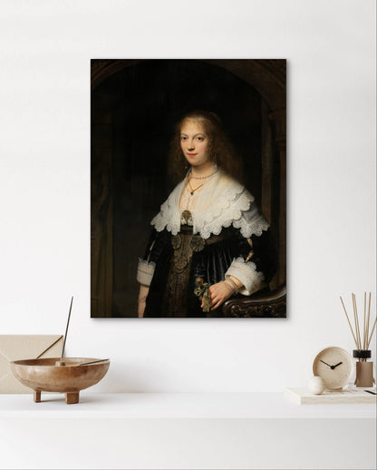 Portret van een vrouw, mogelijk Maria Trip, van Rembrandt boven een witte plank met houten decoratie