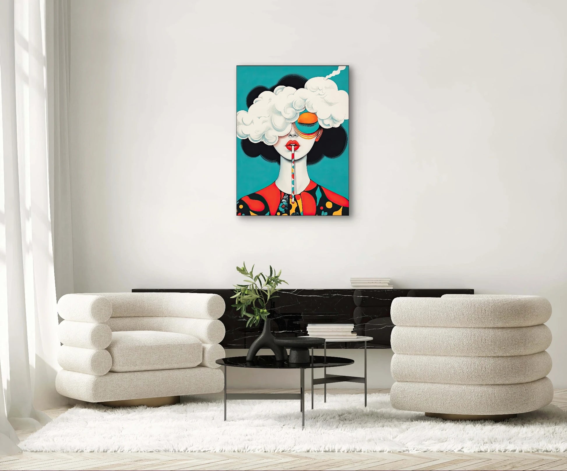 Textielkunstwerk Rietje in de Wolken boven een zwart dressoir tussen twee crèmekleurige fauteuils in modern interieur
