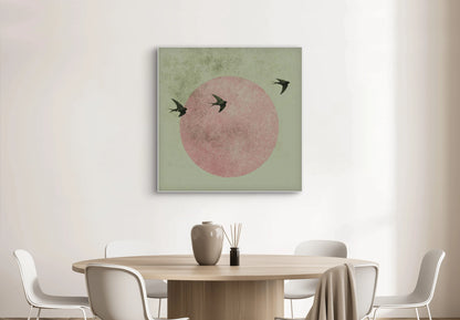 Kunstwerk Rond de Stilte boven een ronde eettafel met neutrale tinten en minimalistisch interieur.
