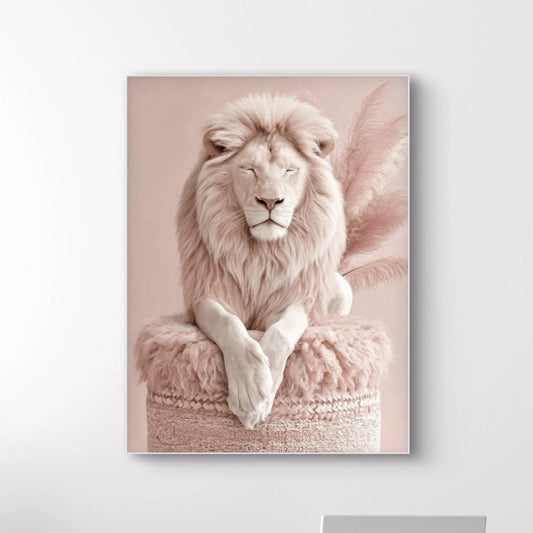 Detail van Rozenkoning met witte leeuw in zachte roze tinten en verenaccent  
