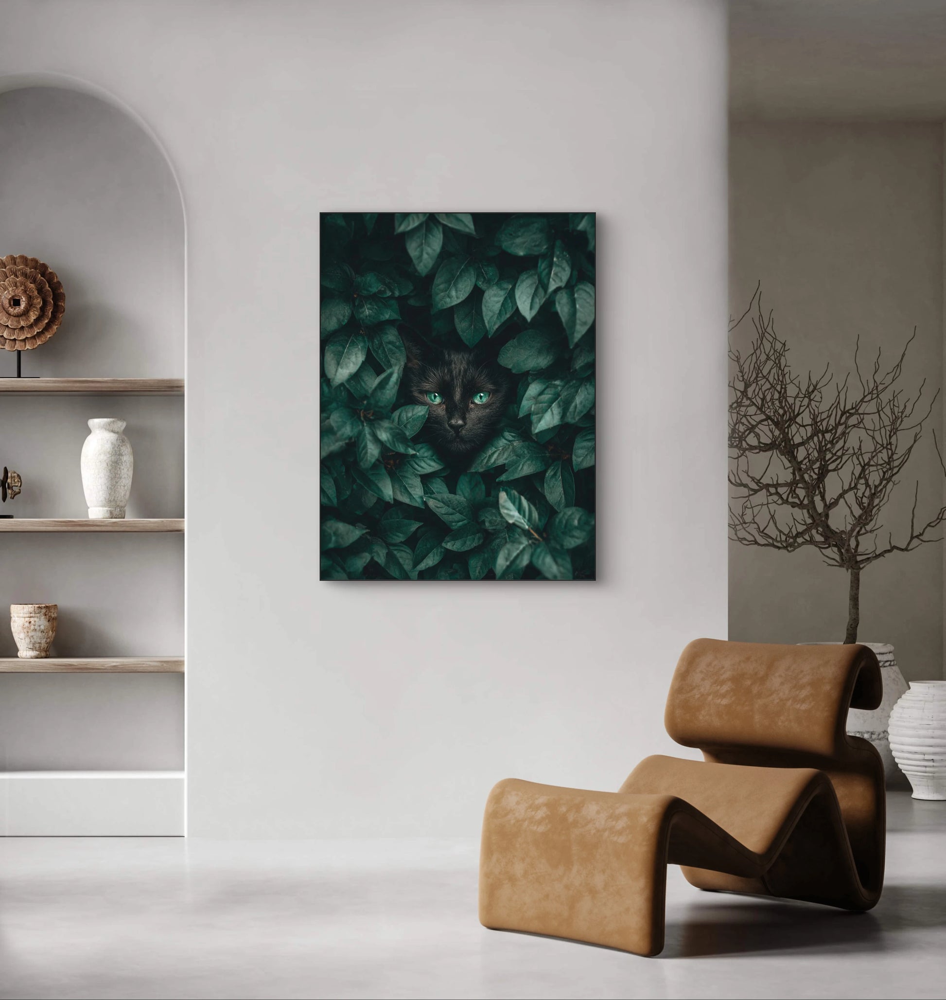 Mock-up van Schaduwblik aan de muur boven een moderne designstoel  
