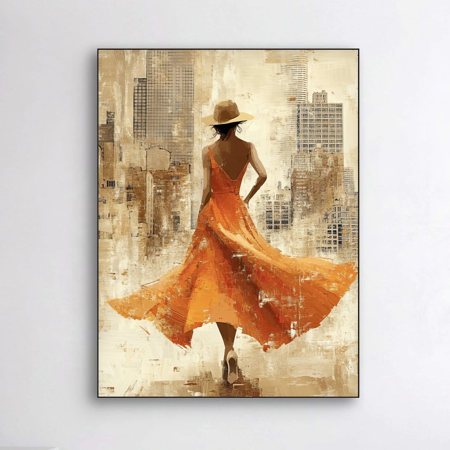 Detail van Stadse Bries met vrouw in oranje jurk, hoed en wind in haar rug tegen stadse achtergrond
