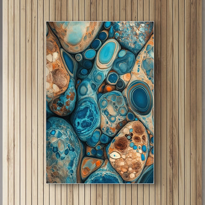 Detail van organische abstracte vormen in turquoise, blauw en koperkleurige tinten
