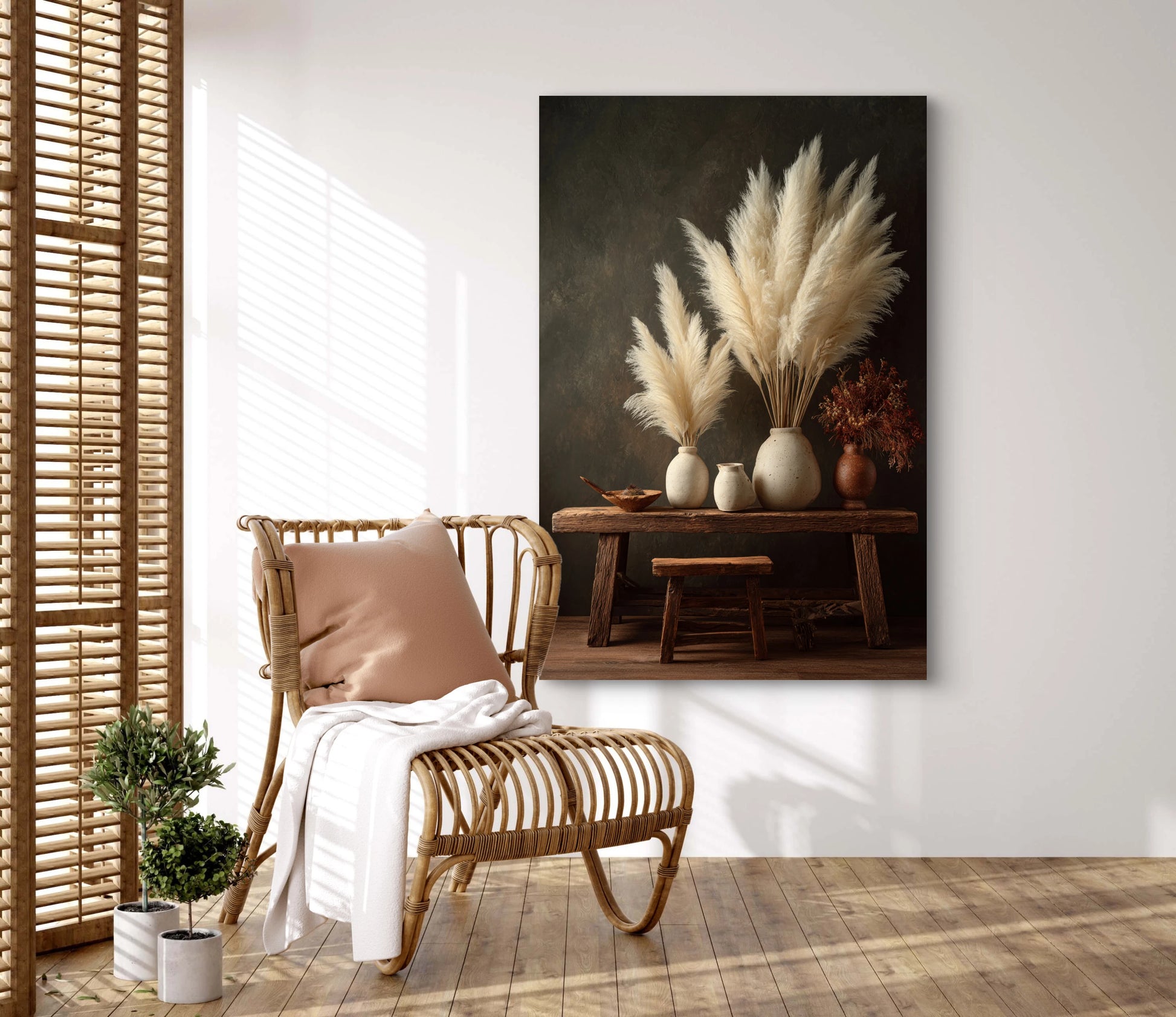 Mock-up van kunstwerk Tafel van Tijd aan de muur naast rotan stoel en houten jaloezieën 
