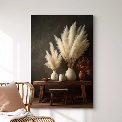 Detailopname van kunstwerk Tafel van Tijd met kruiken en pluimen op houten tafel 
