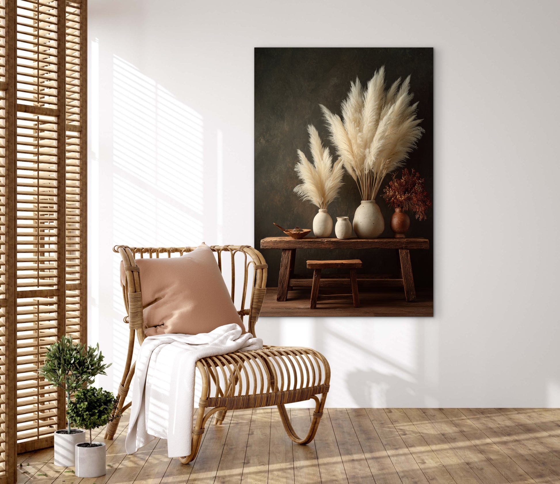 Stijlvolle interieurmock up met een groot textielkunstwerk aan de muur, zachte ochtendlichtschaduwen en natuurlijke beige en aardetinten in de ruimte.
