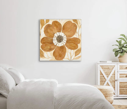 Wandkunst met grote terrakleurige bloem boven wit bed met rotan hoofdbord en houten nachttafel