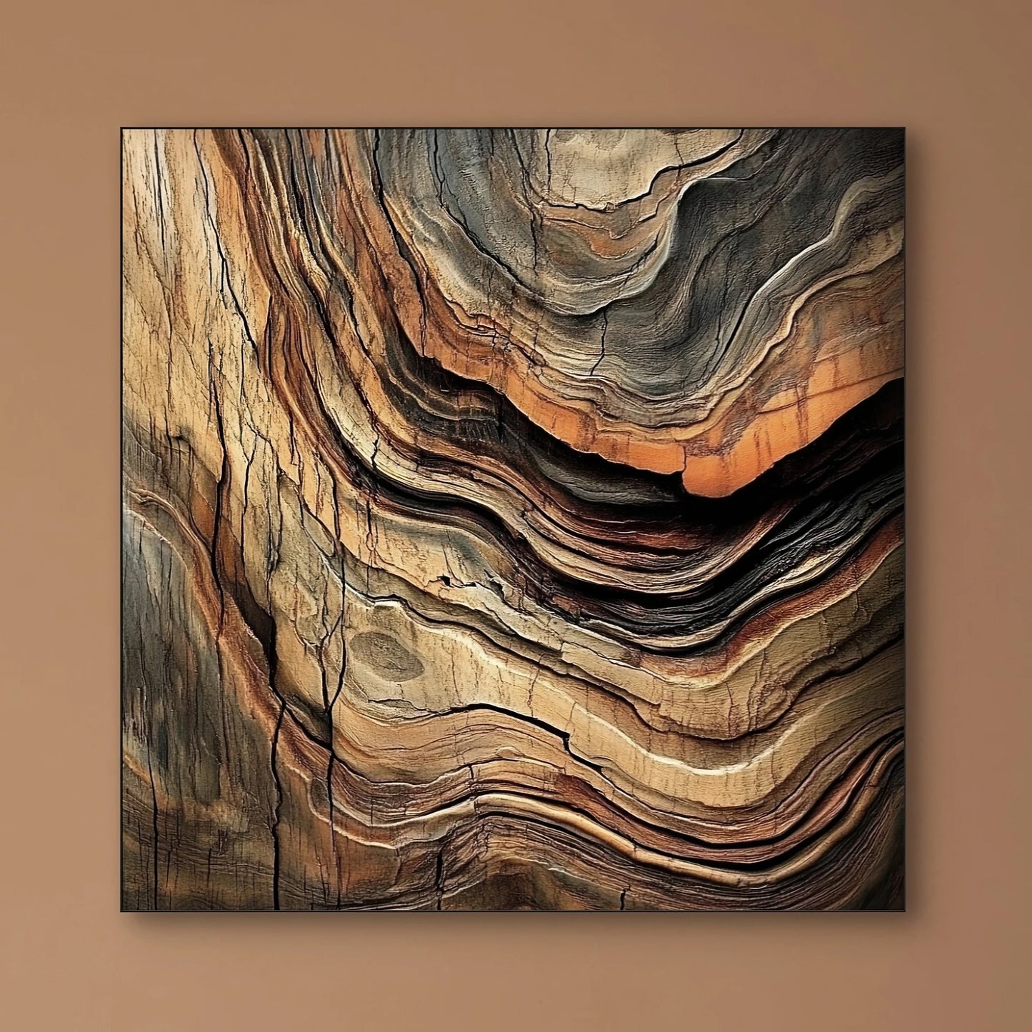 Detail van vloeiende aardlagen met rijke textuur in warme tinten van bruin, oker en zwart
