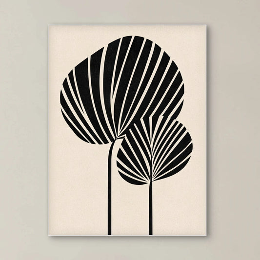 Detail van abstracte palmbladeren in zwart op een zachte beige achtergrond
