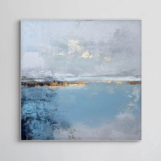 Detail van blauw en goud penseelstreken met zachte overgang tussen lucht en water
