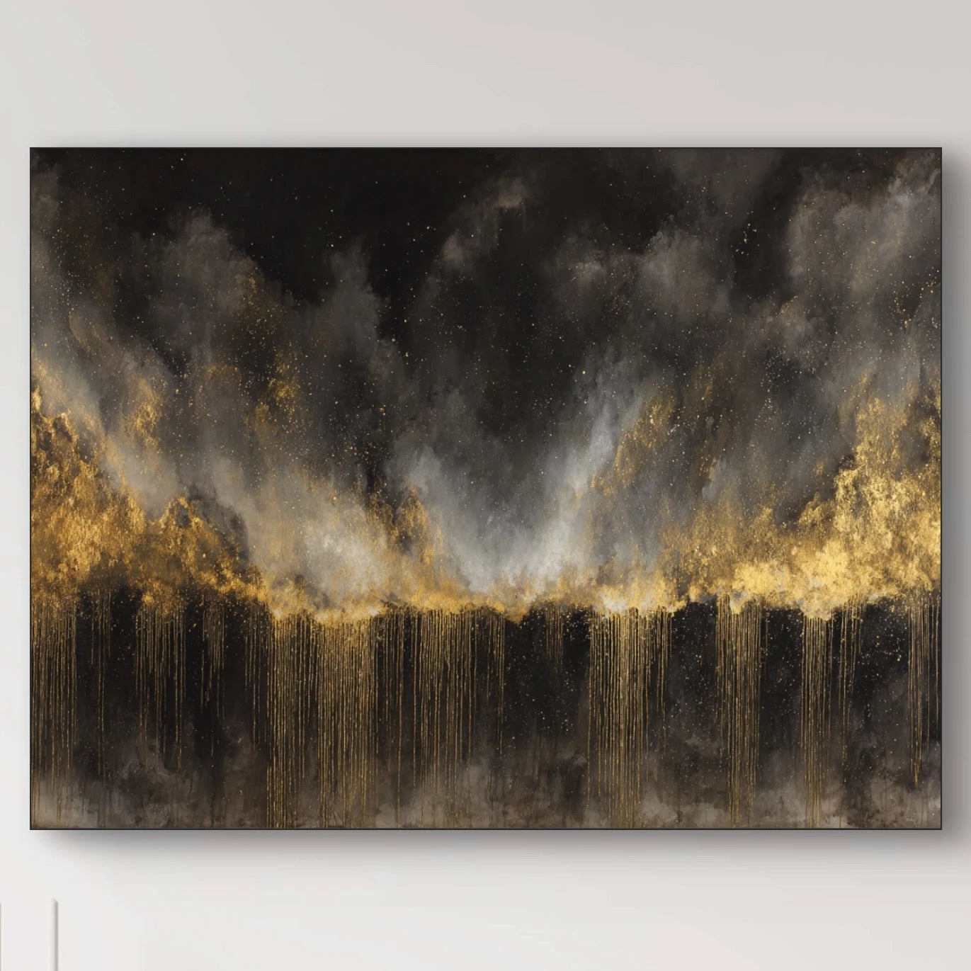 Detail van gouden penseelstreken die neerdalen over donkere achtergrond
