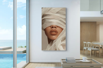 Kunstwerk Veiled Whisper aan de muur in modern interieur met uitzicht op zee
