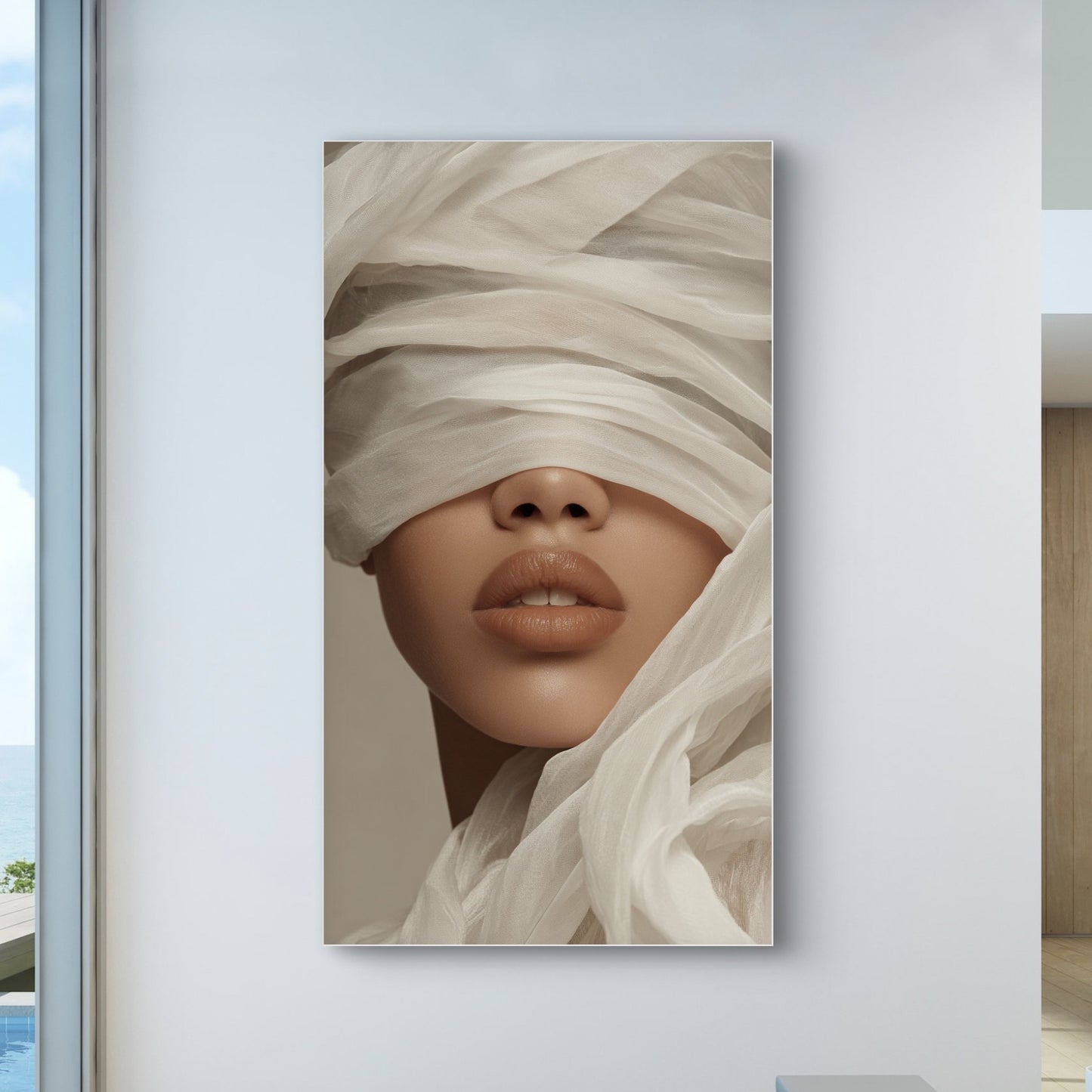 Detail van Veiled Whisper met vrouwelijke lippen bedekt door witte sluier
