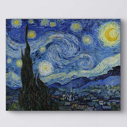 Detail van Van Goghs “Sterrennacht” met golvende penseelstreken, sterren en cipressen
