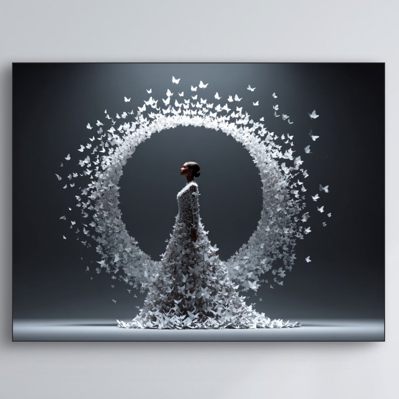 Detail van Vluchtcirkel met vrouw omringd door witte vlinders in cirkelvorm
