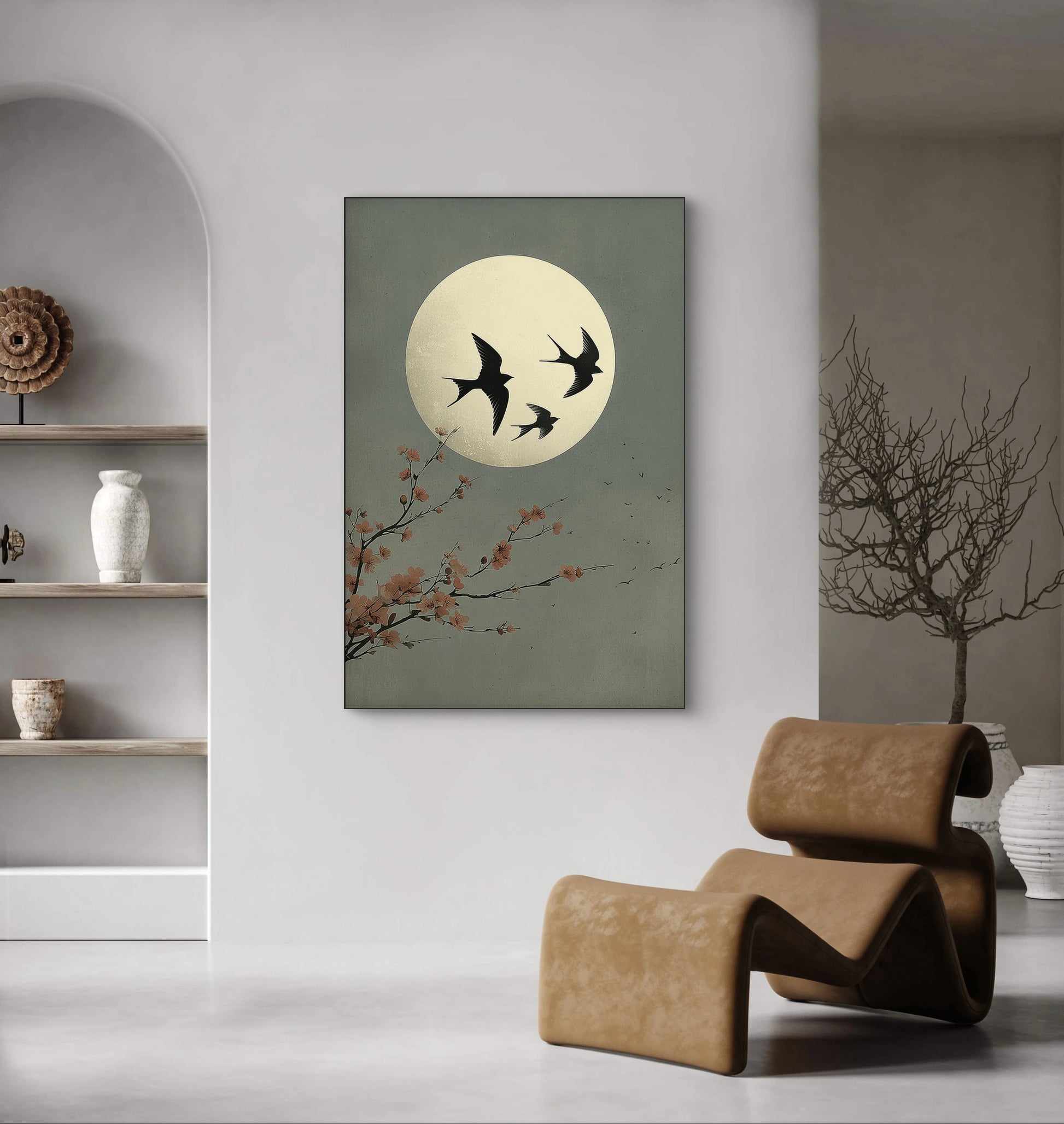 Minimalistisch kunstwerk met zwaluwen en maan boven een designstoel in een modern interieur
