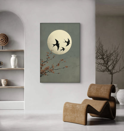 Minimalistisch kunstwerk met zwaluwen en maan boven een designstoel in een modern interieur
