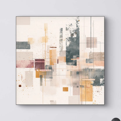 Detail van penseelstreken en geometrische vlakken in beige, roze en goud met zachte textuur
