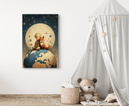 Kinderkamer met kunstwerk van jongen en vosje zittend op aarde onder de maan  
