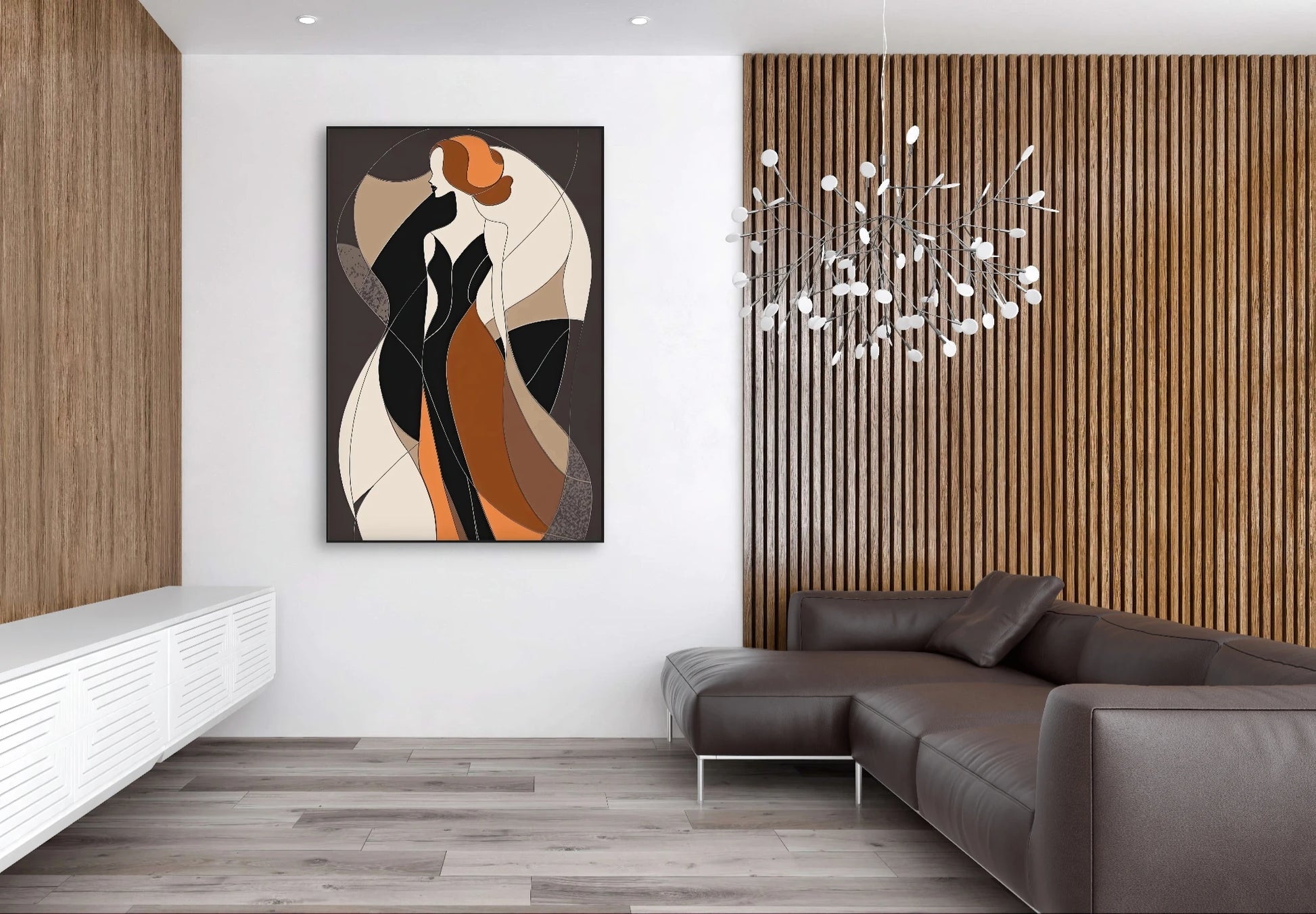 Abstract vrouwenportret in aardetinten boven luxe bruine hoekbank in moderne woonkamer
