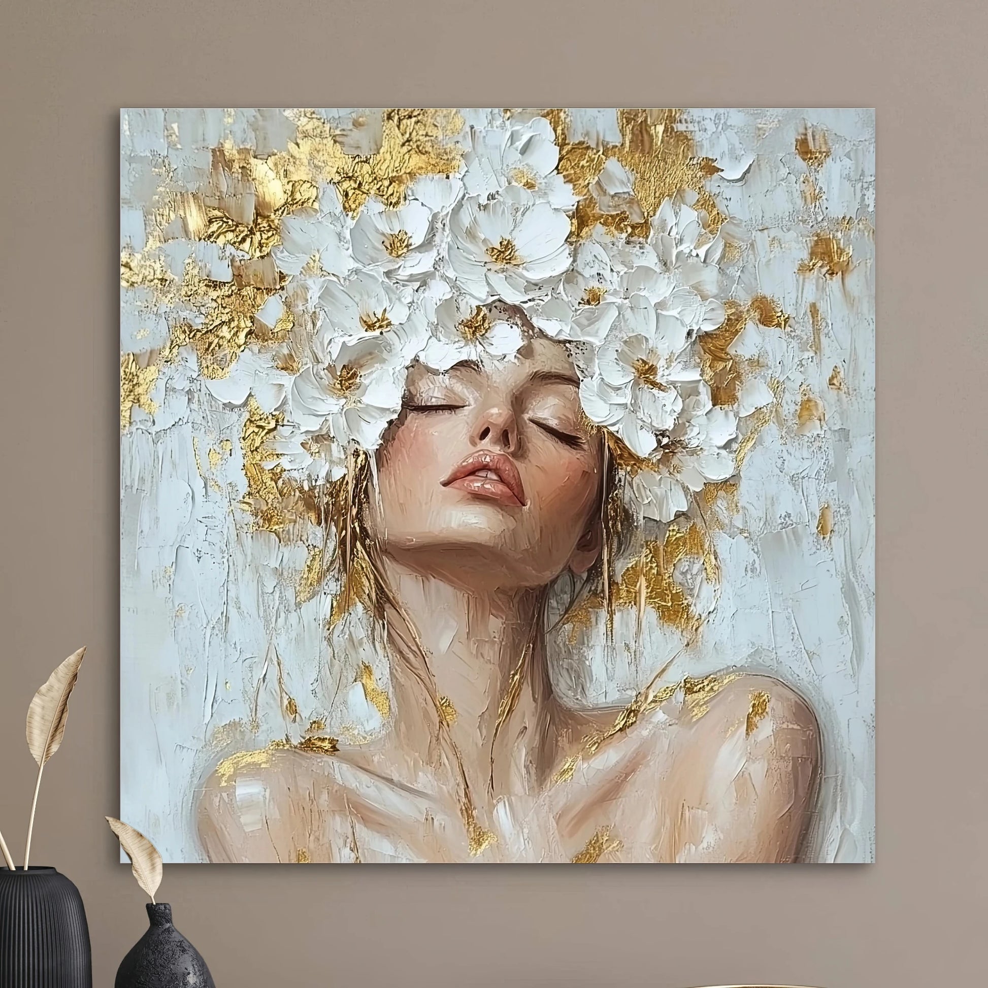 Detail van Witte Bloei met vrouw en witte bloemenkroon met gouden verfstructuur
