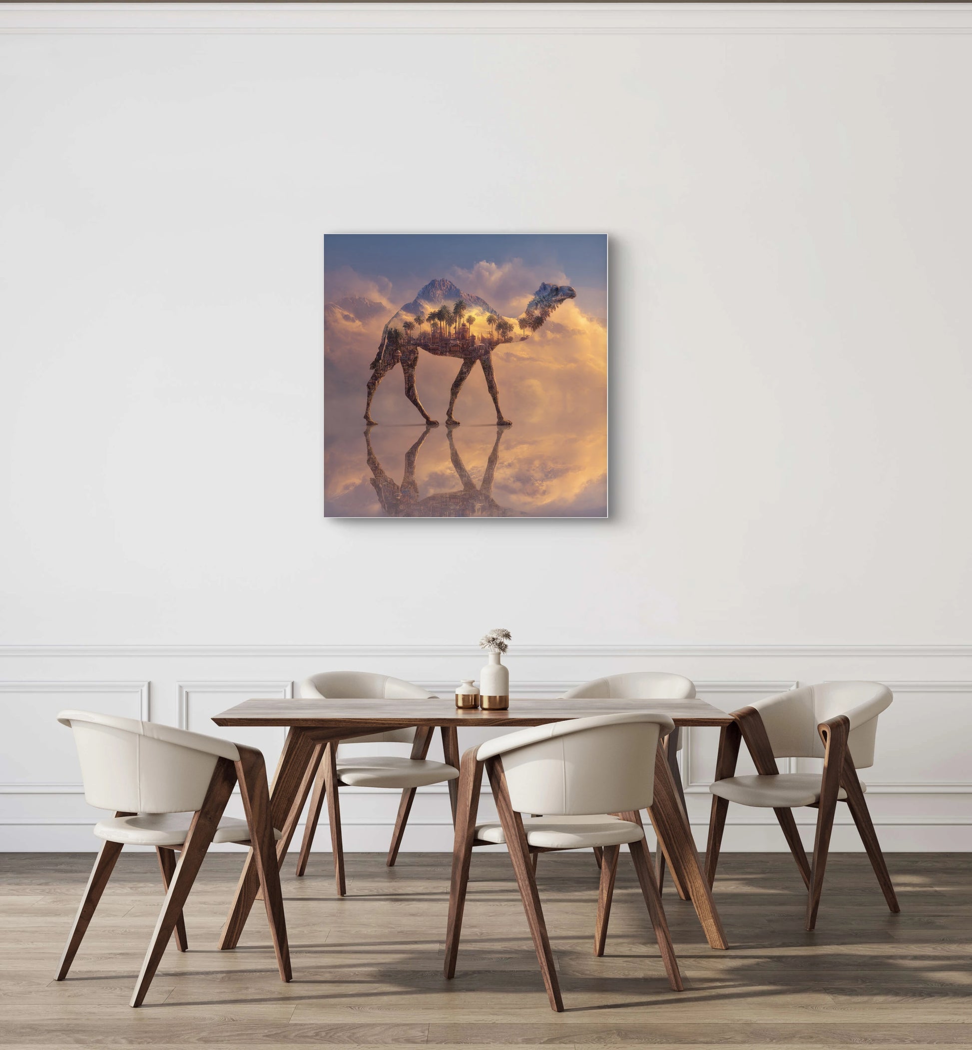 Mock-up van Woestijn Droomspiegel aan de muur boven een moderne eettafel  
