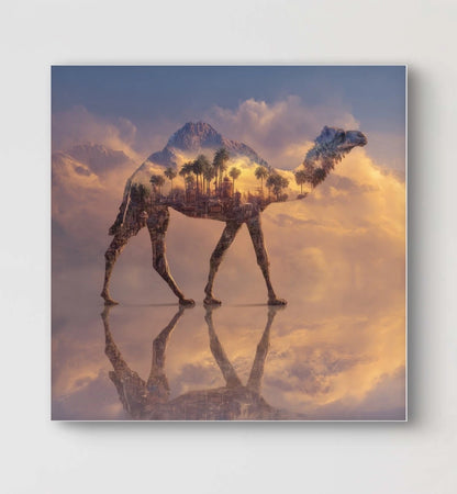 Detailopname van Woestijn Droomspiegel met surrealistische kameel en berglandschap  
