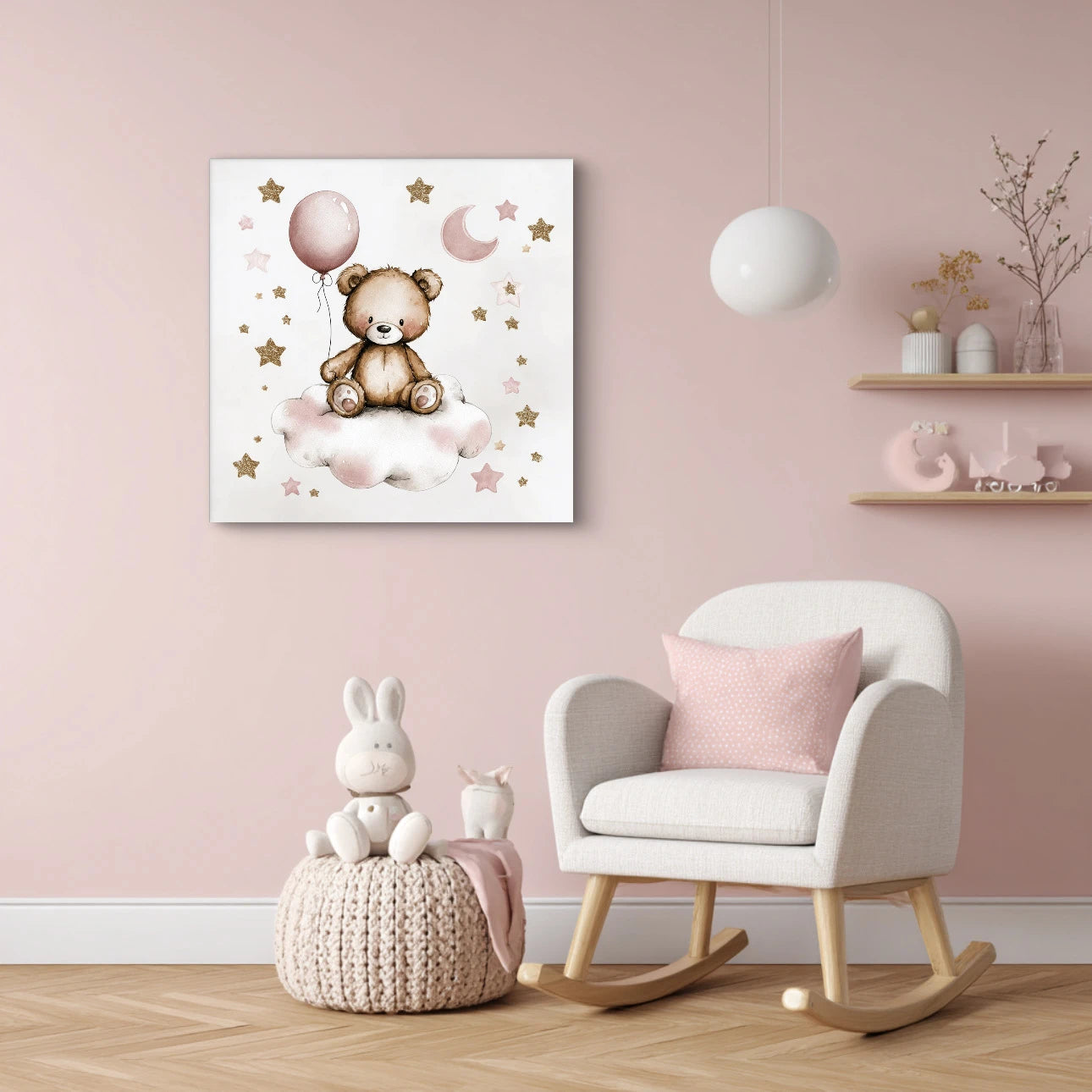 Kinderkamer met kunstwerk van beertje op een roze wolk met ballon en sterren  

