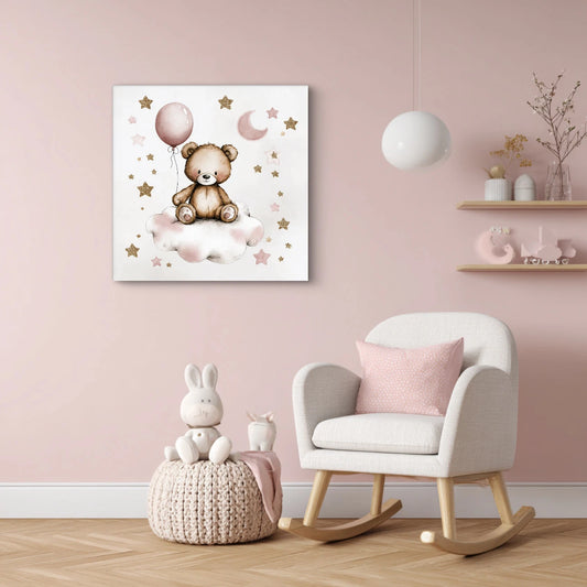 Kinderkamer met kunstwerk van beertje op een roze wolk met ballon en sterren  
