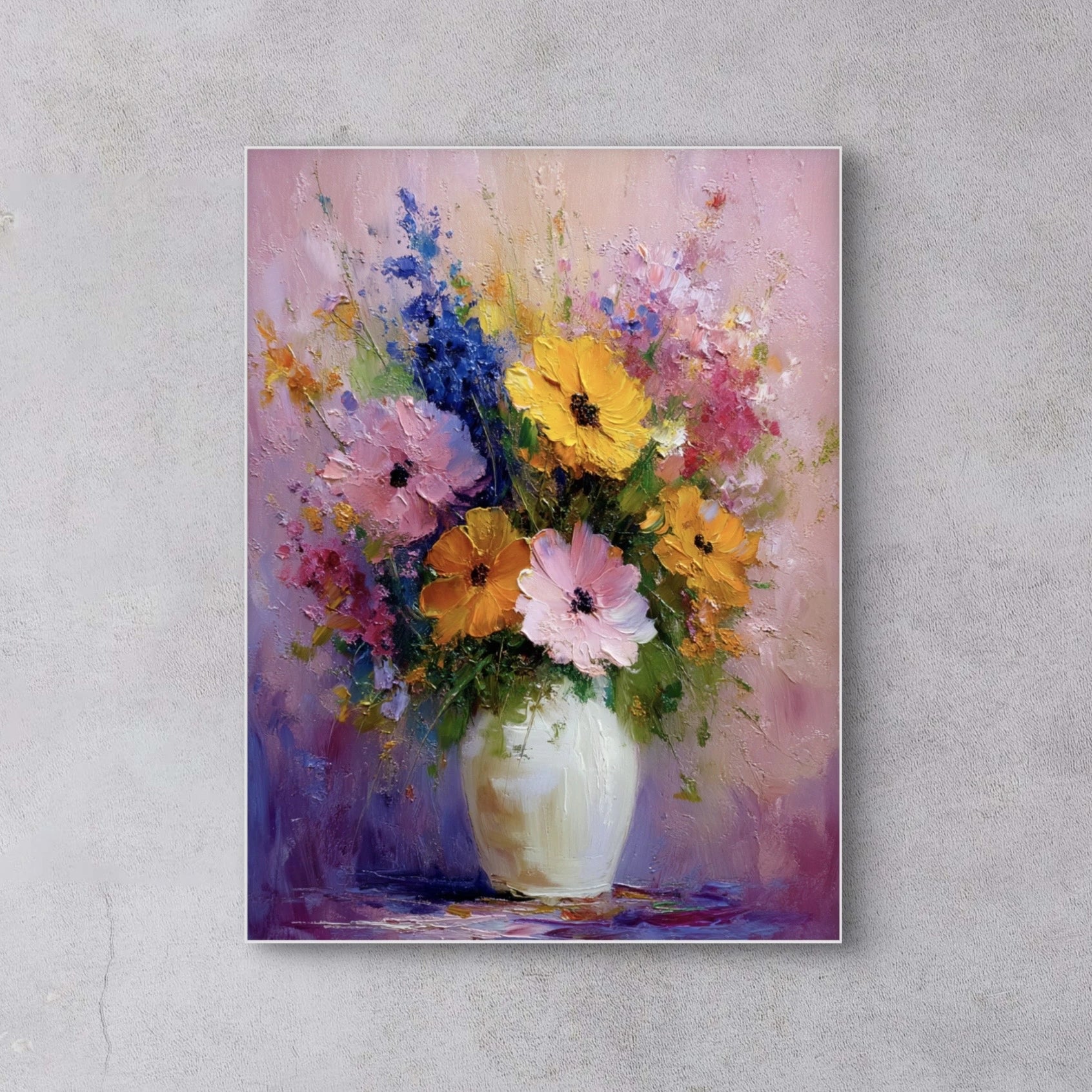 Detailopname van kunstwerk Zomerse Symfonie met kleurrijke bloemen in geel, roze, blauw en paars 

