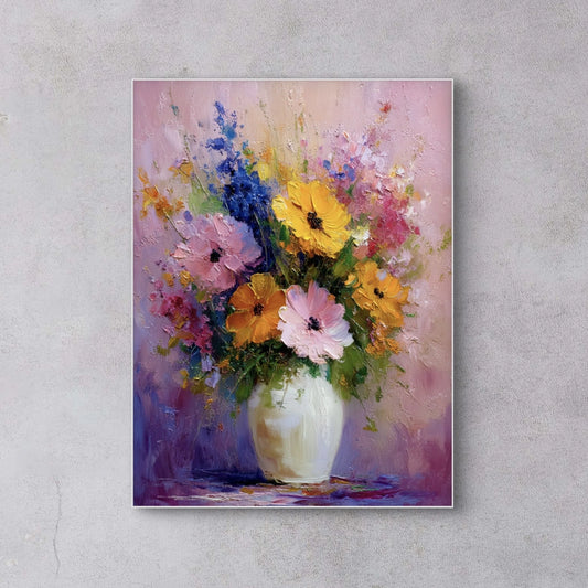 Detailopname van kunstwerk Zomerse Symfonie met kleurrijke bloemen in geel, roze, blauw en paars 
