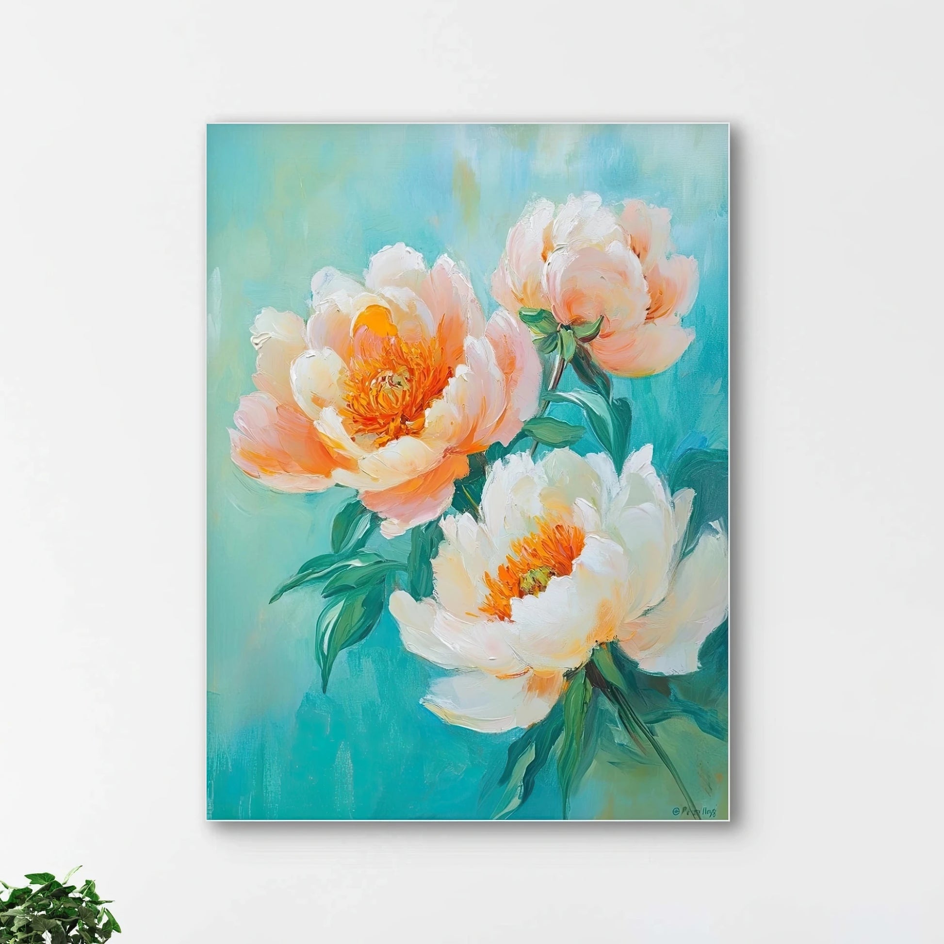 Detail van geschilderde pioenen met zalmroze en witte bloemblaadjes op turquoise achtergrond
