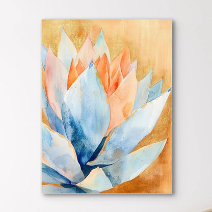 Detail van geschilderde agavebloem met roze, oranje en blauwe tinten op een warme goudgele achtergrond
