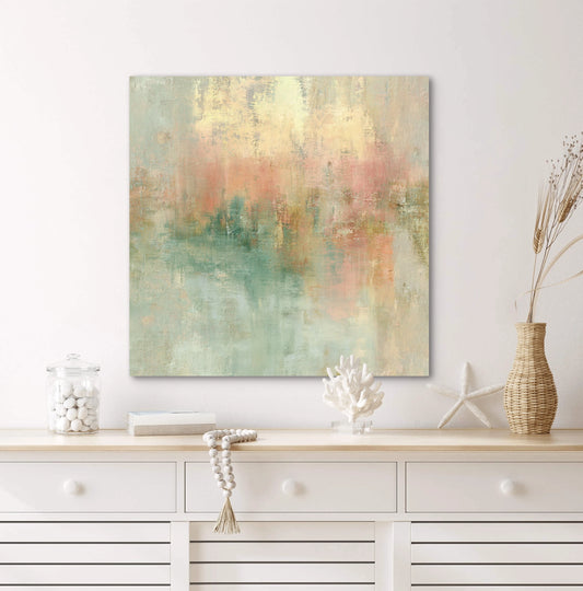 Abstract schilderij Zonvloed met pastelkleuren boven een lichte houten kast met stranddecoratie
