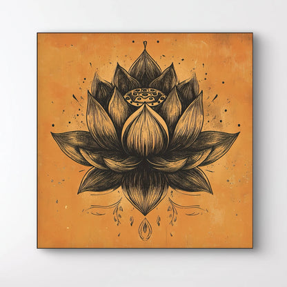 Detail van zwarte lotus met het alziend oog in het hart, tegen een oranje achtergrond vol textuur
