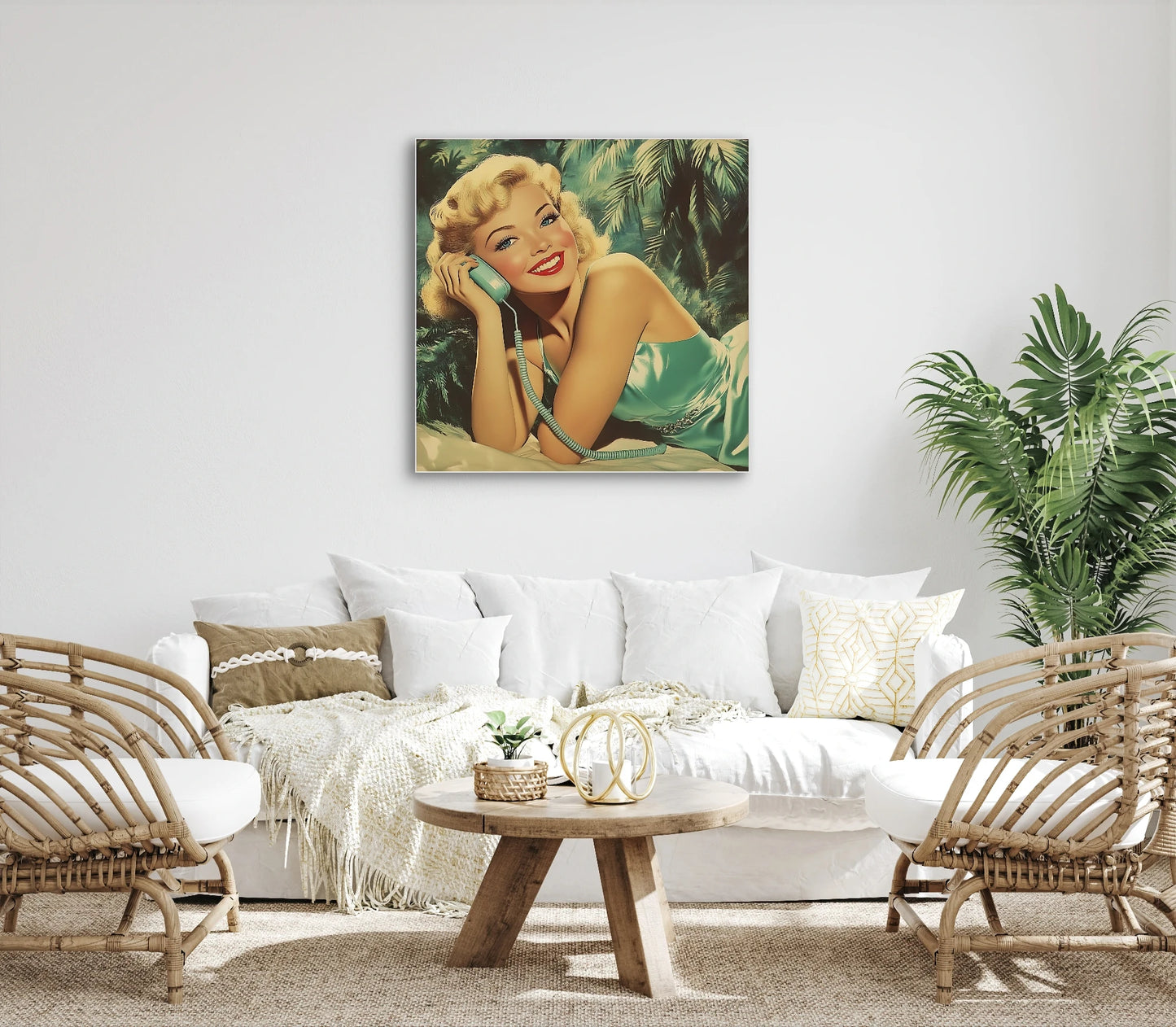 Textielkunstwerk ZwoeleBlik_Telefoontik boven witte bank met rotan stoelen en tropische planten
